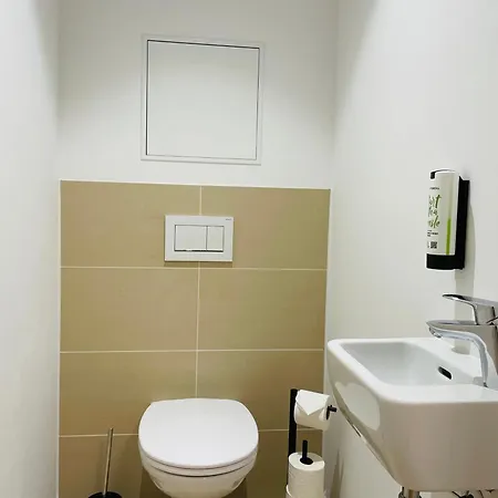 Apstay Premium I Parking I Self Check-in Apartment